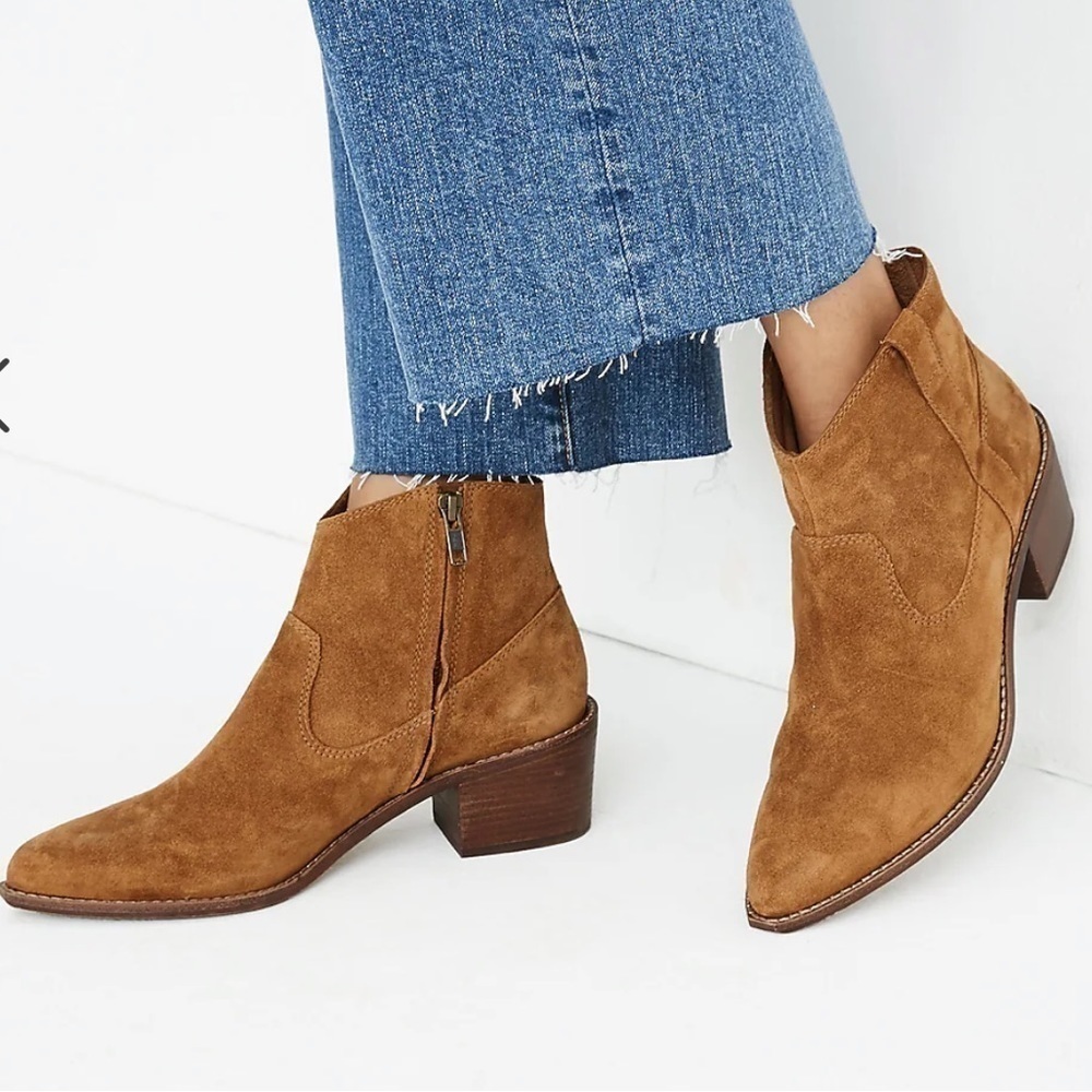 Madewell Hailie Boot in Suede 8